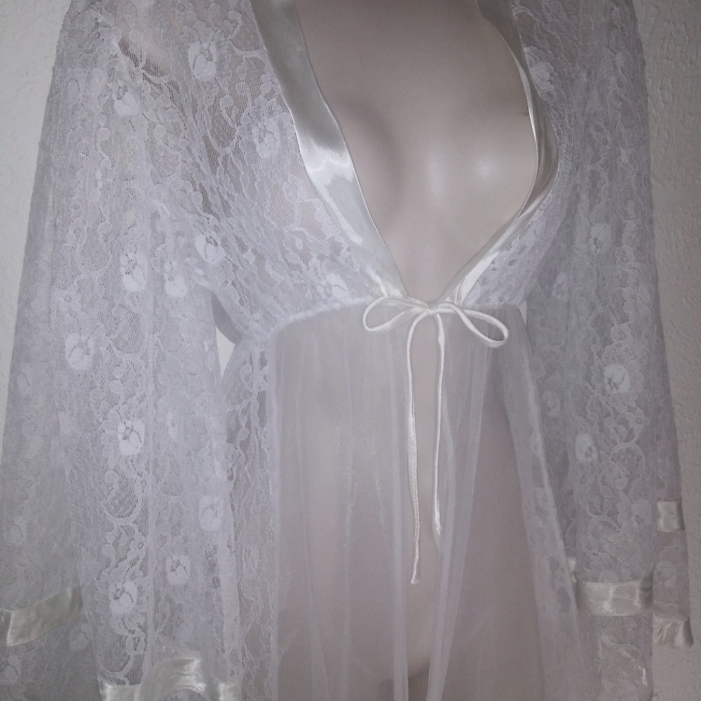 Vintage Bernette NY White Lace Satin Kimono Robe Gown Chemise Babydoll Lingerie